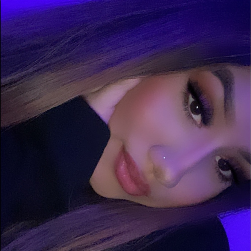 Meet your Posher, Yesenia